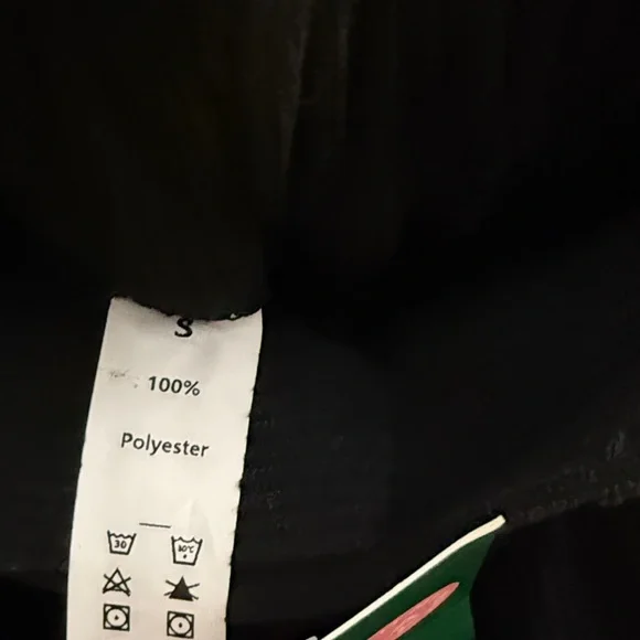 Halara Women's Black Corduroy Shorts - size small - NWT - Picture 3 of 8